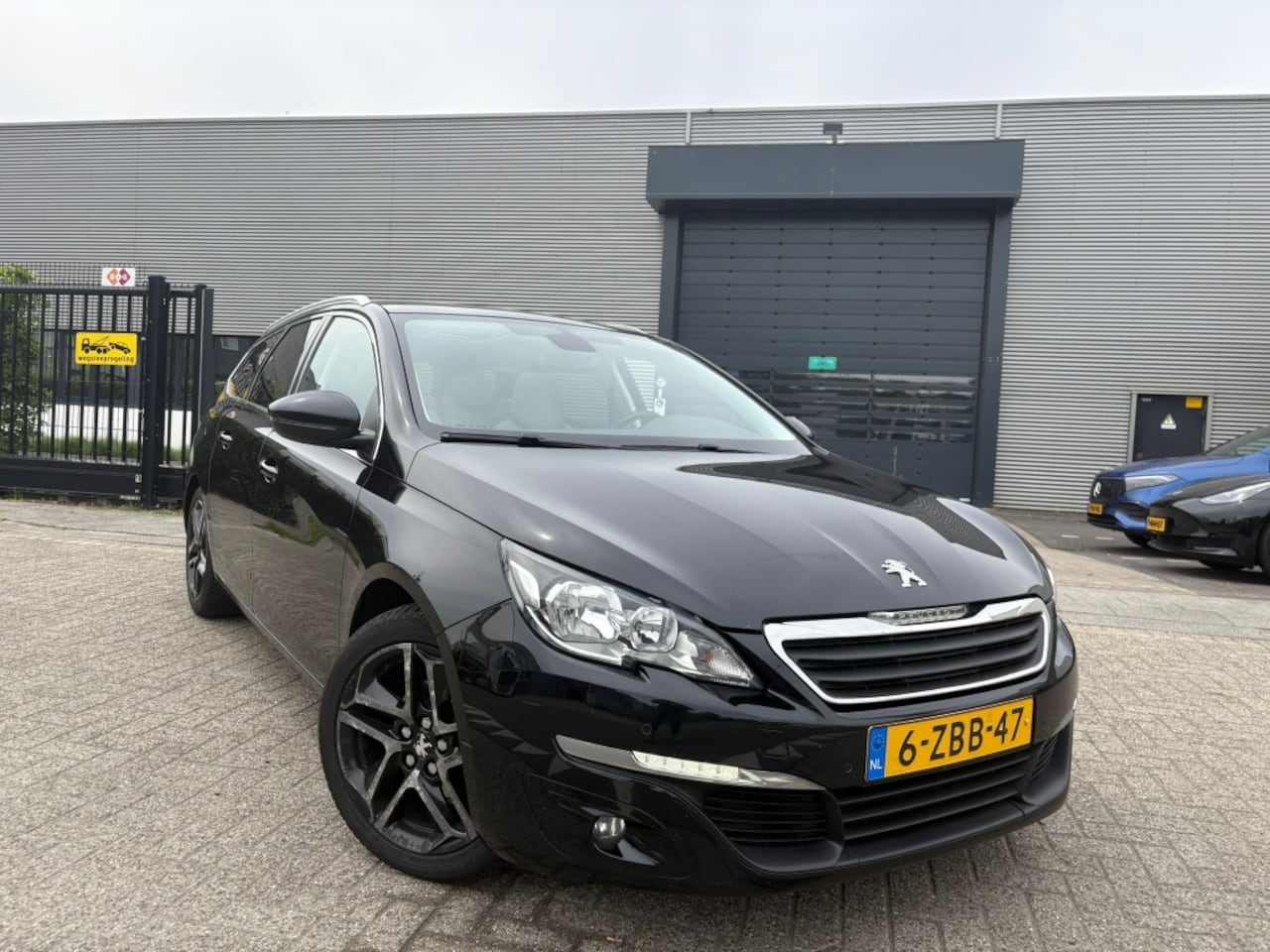 Peugeot 308 SW - 1.6 BlueHDI Navigatie|Leer Full option 2014 - AutoWereld.nl