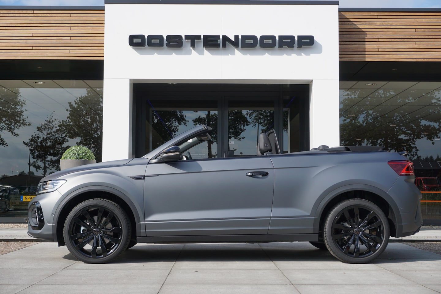 Volkswagen T-Roc Cabrio - 1.5TSI/150pk R-Line Edition Grey|2023|Leder|Navi|BEATS|Matrix-LED|Trekhaak|nr.601/999|Virt - AutoWereld.nl