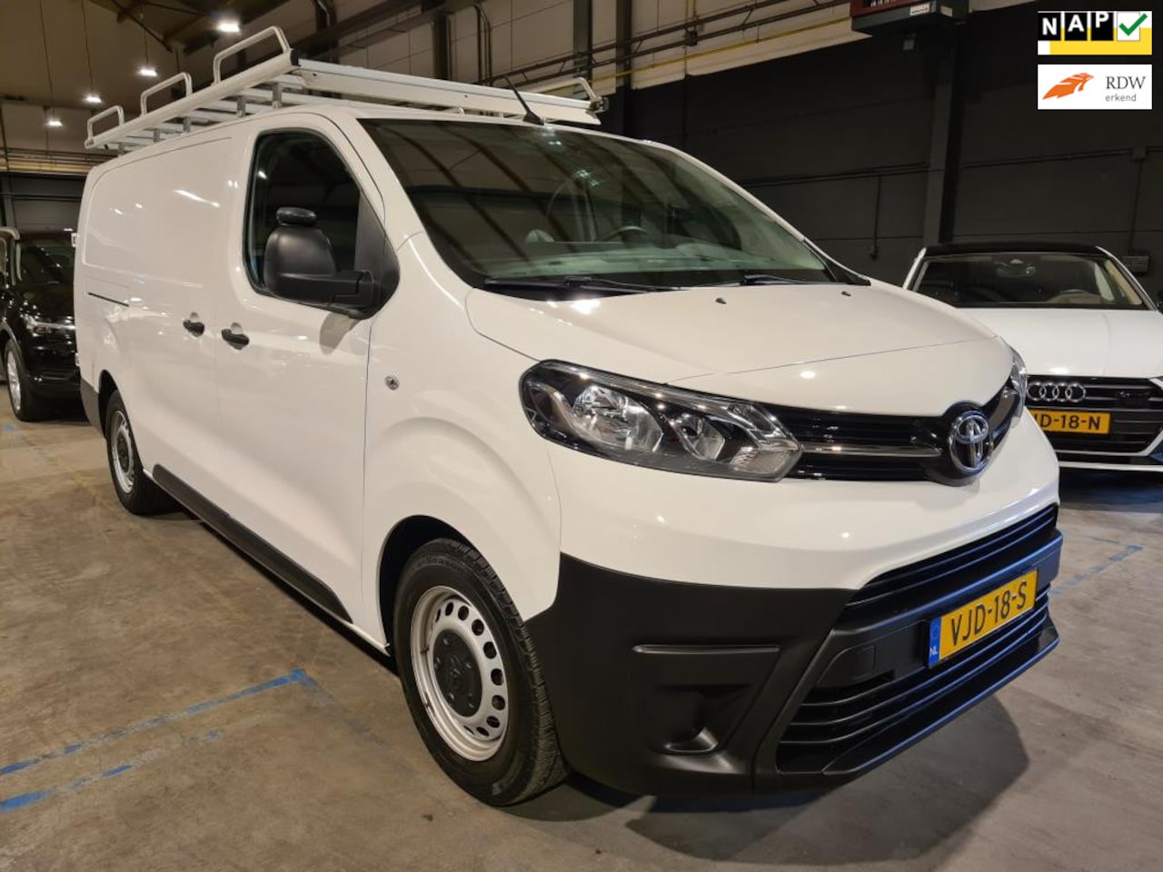 Toyota PROACE Long Worker - 2.0 D-4D Cool Comfort - 3 Zits - Airco - Cruise - Imperial - Trekhaak - Excl BTW - AutoWereld.nl