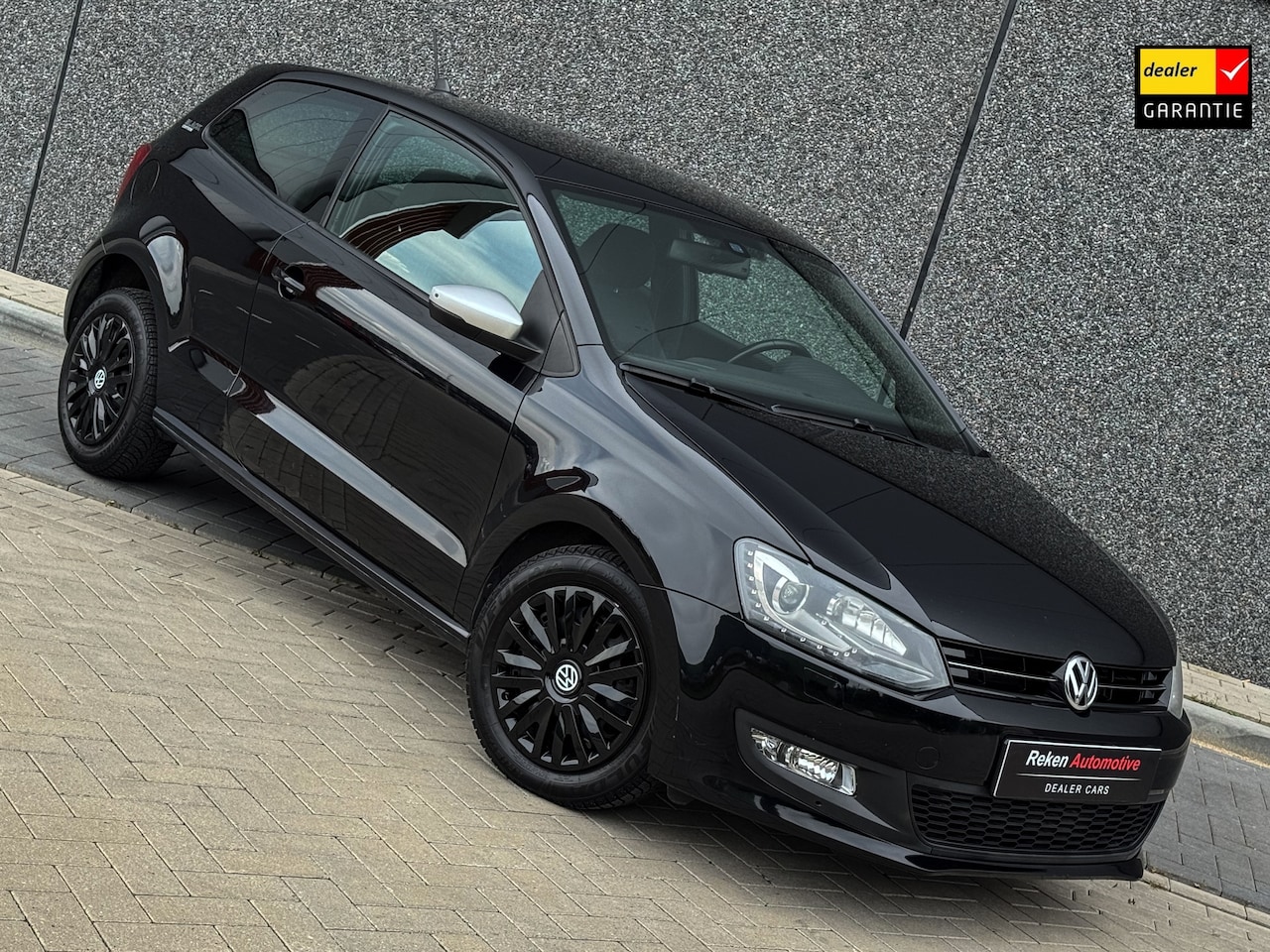 Volkswagen Polo - 1.2 TSI Black Style Navigatie cruise airco - AutoWereld.nl
