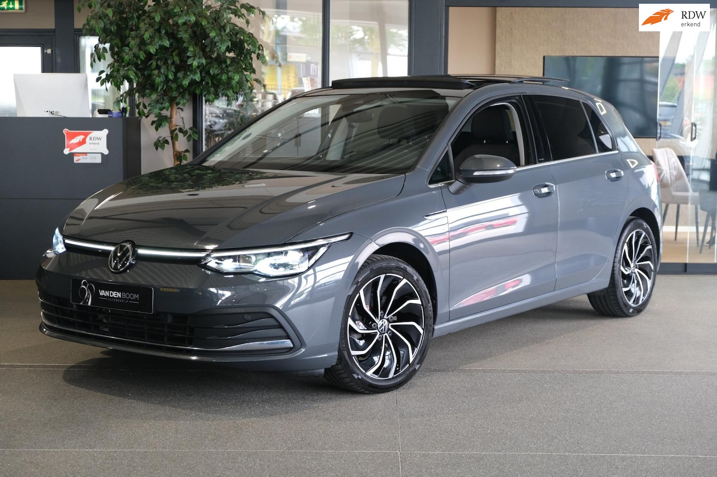 Volkswagen Golf - 8 1.5 eTSI Style DSG Pano IQ Led Navi Cam Virtual - AutoWereld.nl