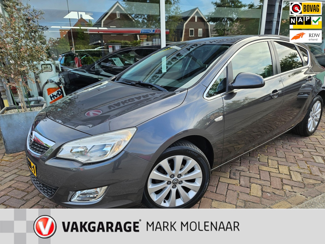 Opel Astra - 1.4 Turbo Cosmo 1.4 Turbo Cosmo,automaat,navigatei,telefoon - AutoWereld.nl