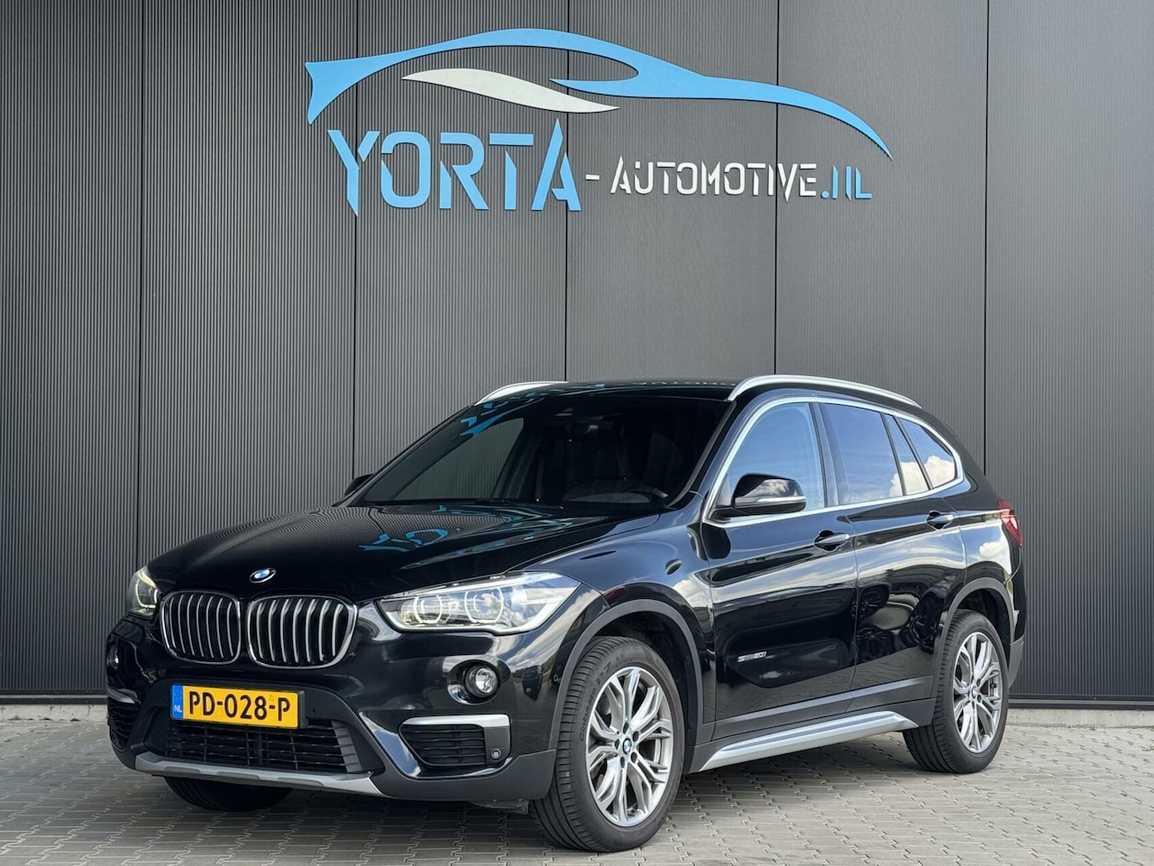 BMW X1 - sDrive20i High Executive AUTOMAAT*NL AUTO*VOL OPTIES - AutoWereld.nl