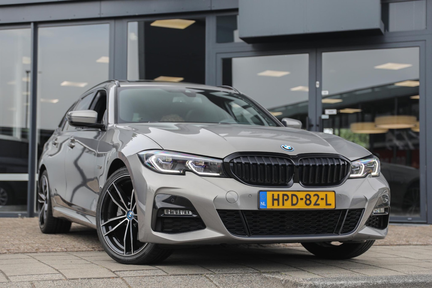 BMW 3-serie Touring - 320e High Executive | M-Sport | Schuif- opendak - AutoWereld.nl