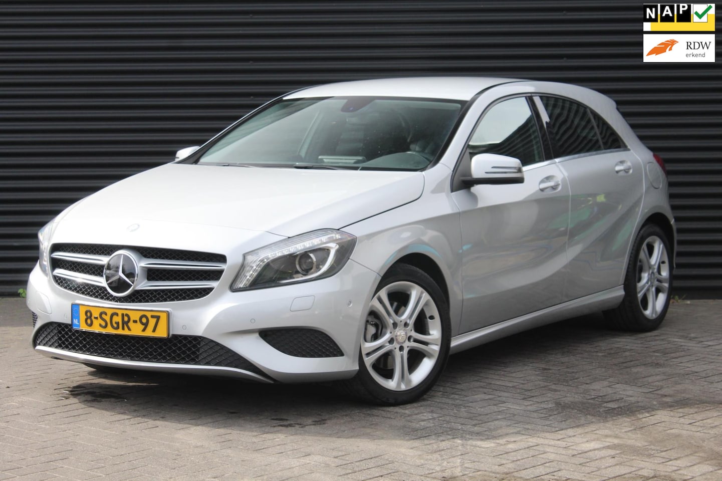 Mercedes-Benz A-klasse - 180 Ambition | Leder | Trekhaak | Carplay | - AutoWereld.nl