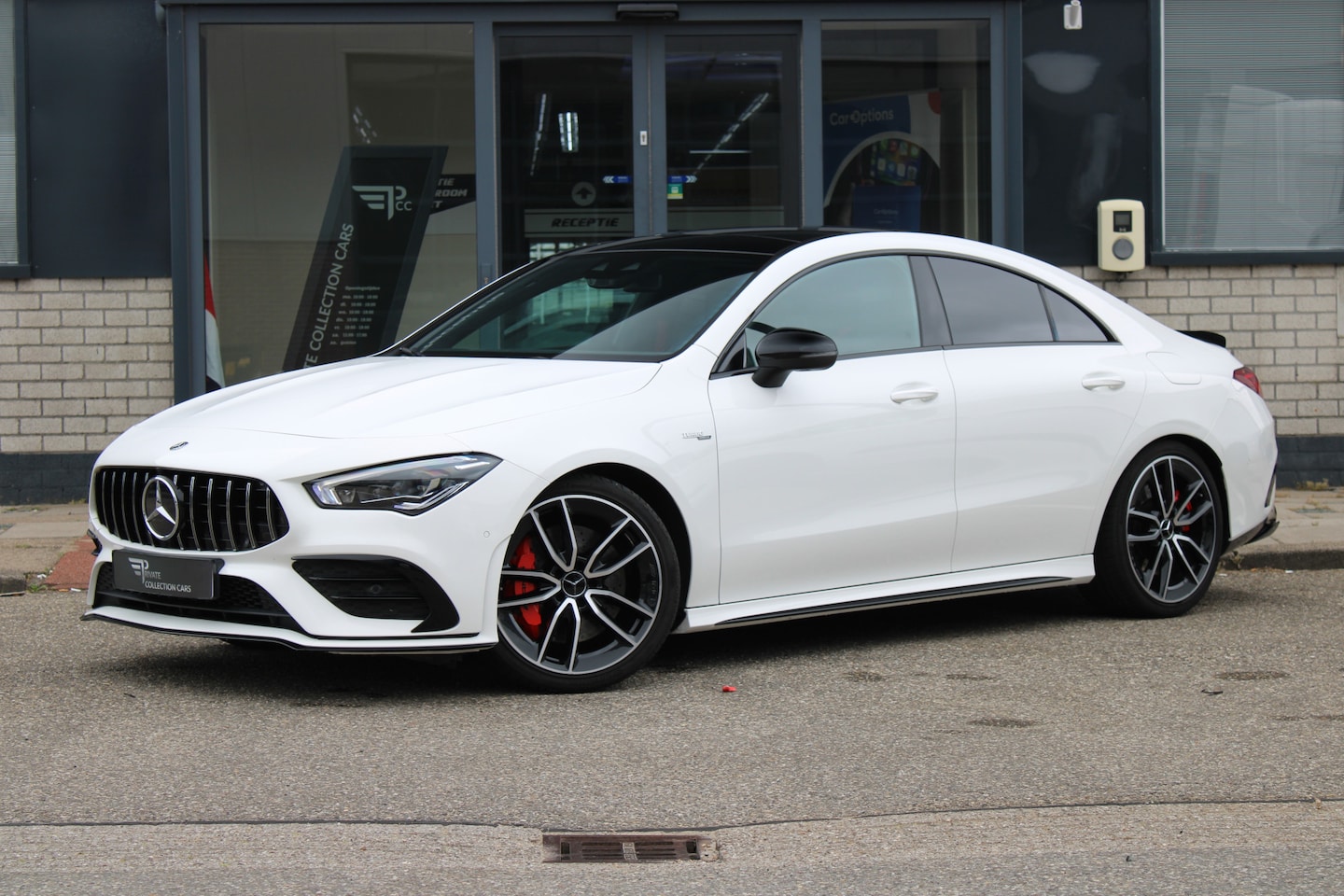 Mercedes-Benz CLA-Klasse - AMG 35 4MATIC Premium Plus Pano|Burmester|Camera|Leder - AutoWereld.nl