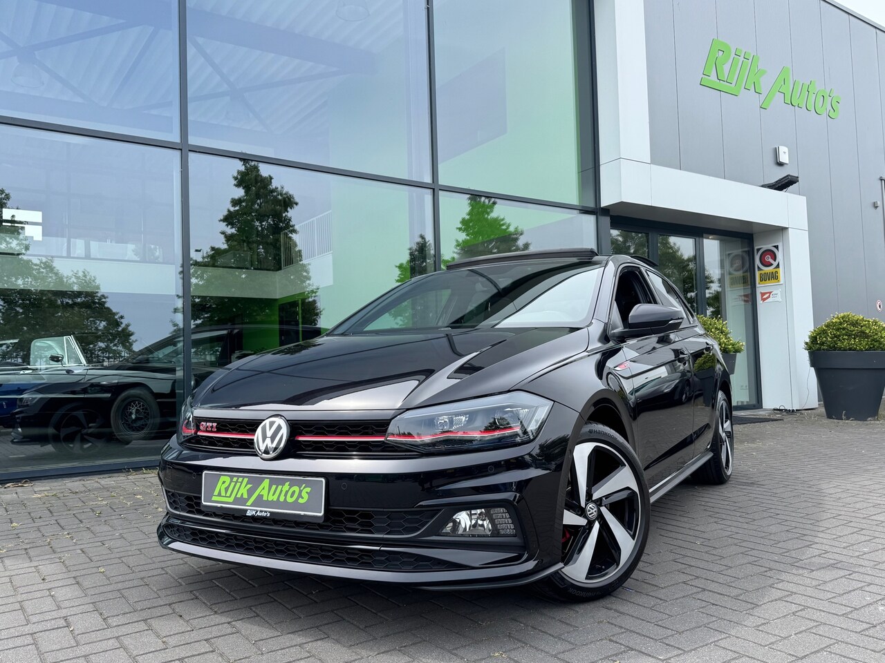 Volkswagen Polo - 2.0 TSI GTI * Panoramadak * Stoelverwarming * Camera - AutoWereld.nl