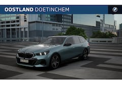 BMW 5-serie Touring - 530e M Sport Automaat / Panoramadak / Trekhaak / Parking Assistant Professional / Bowers &
