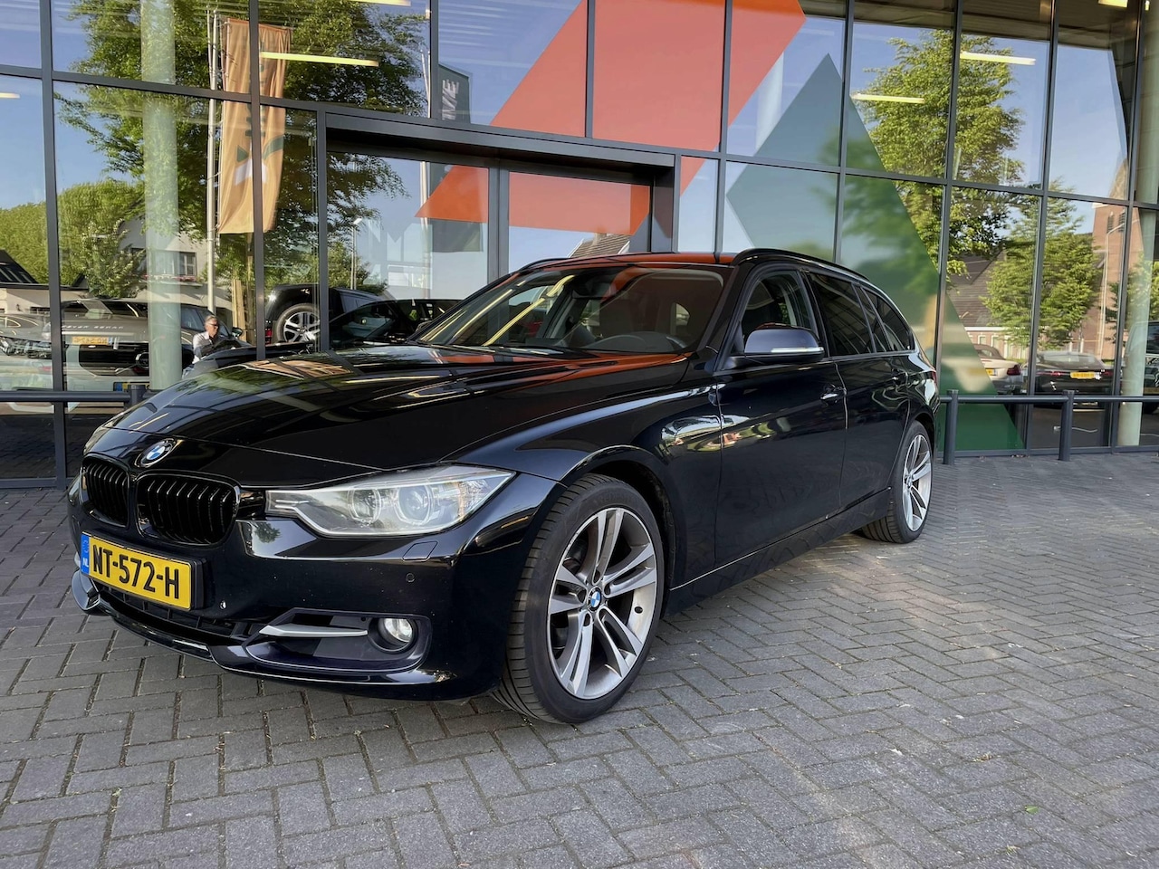 BMW 3-serie Touring - 320i High Executive Sport | 18” LM | Navi | Elek klep | Etc.. - AutoWereld.nl