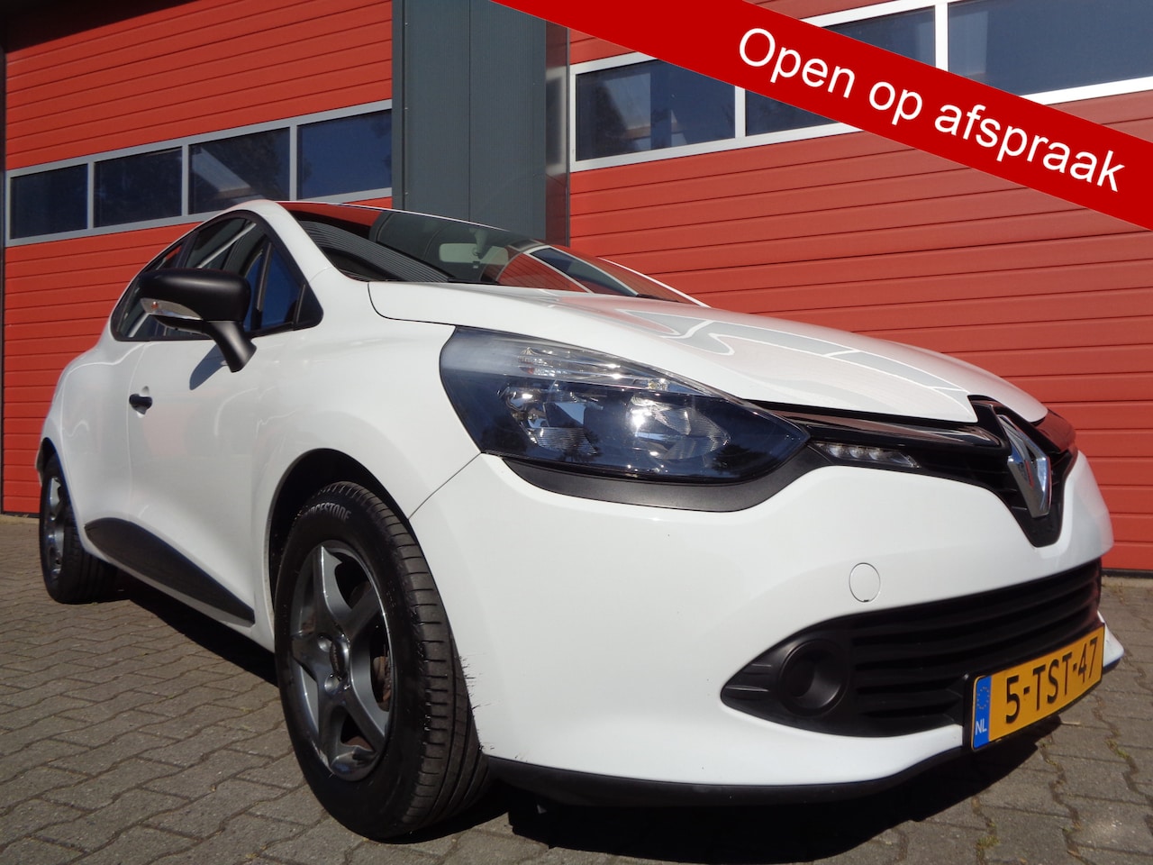 Renault Clio - 0.9 TCe Authentique 90PK Airco Cruise LMV Terekhaak 100Dkm NAP NL-Auto - AutoWereld.nl