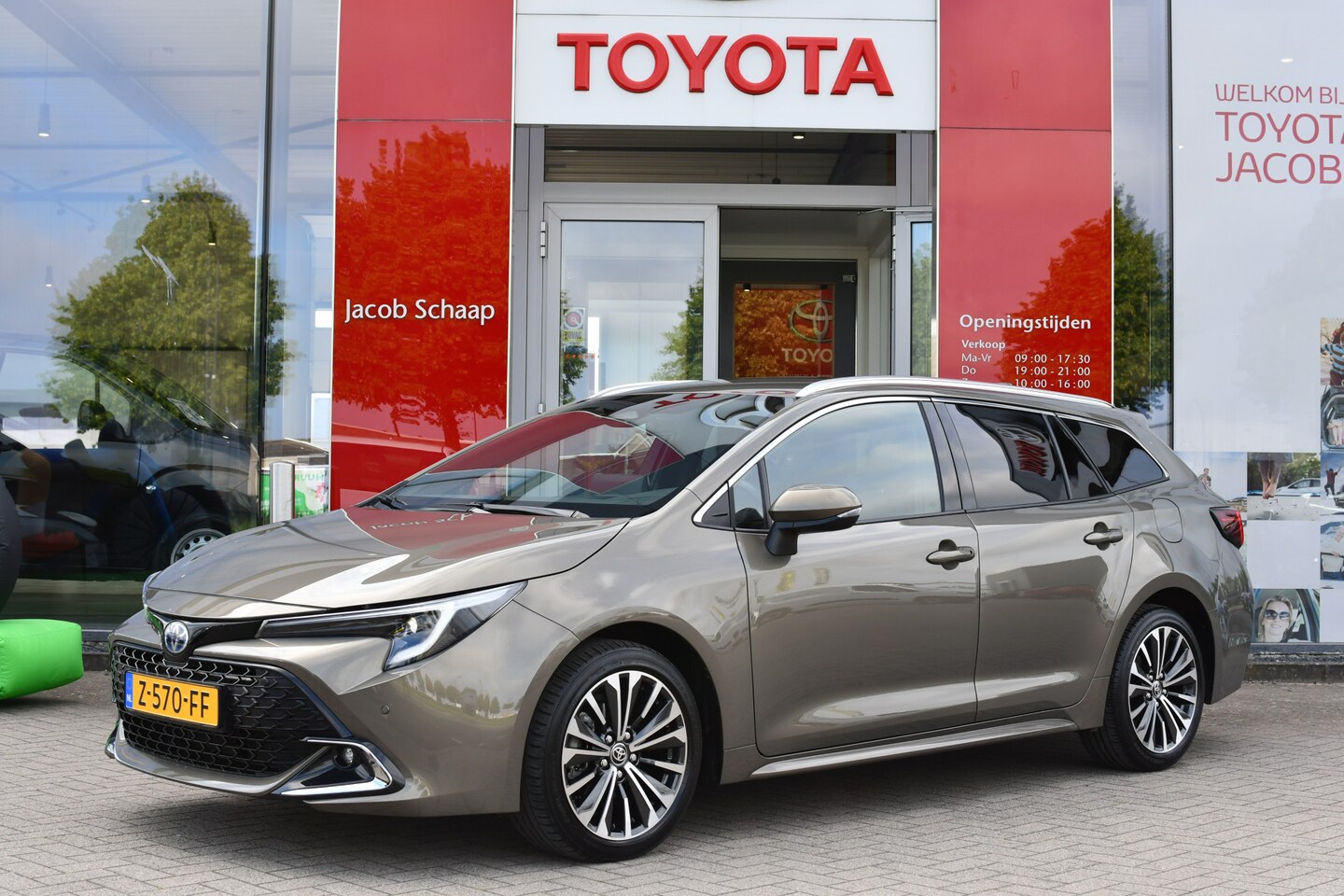 Toyota Corolla Touring Sports - Hybrid 140 Dynamic Automaat 140pk | Apple Carplay/Android Auto | PDC vóór- & achter | Navi - AutoWereld.nl