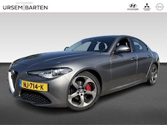 Alfa Romeo Giulia - 2.0T Super | automaat | 200PK | bi-xenon | halfleder |
