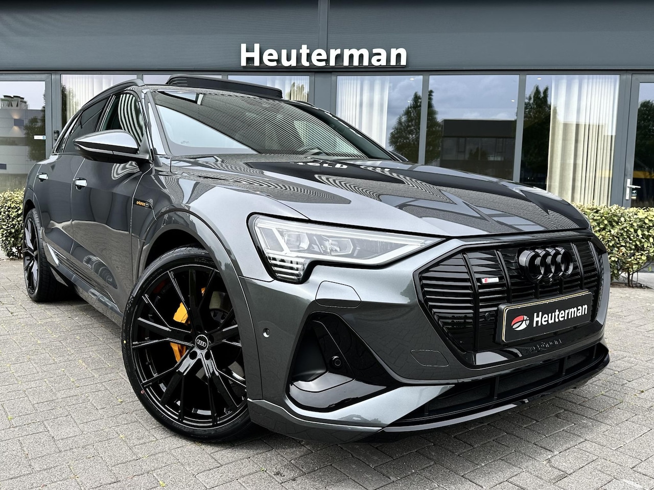 Audi e-tron - 55 Quattro S Edition/ Pano/ Sfeerverl./ Trekhaak - AutoWereld.nl