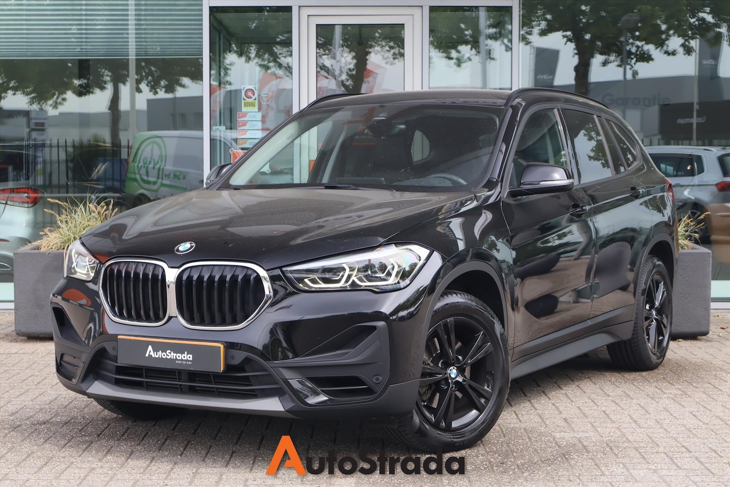 BMW X1 - (f48) sDrive18i Executive Edition 140pk | Cruise | Climate | Camera | Stoelverwarming | LE - AutoWereld.nl