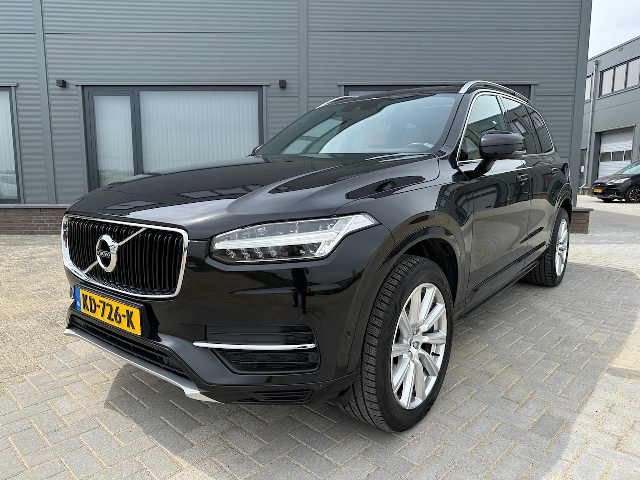 Volvo XC90 - 2.0 T8 Twin Engine AWD Momentum // Pano // Leer // 7 Pers // LED // Trk.Hk - AutoWereld.nl