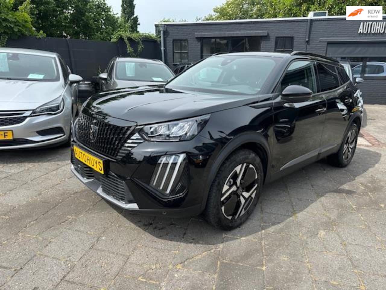 Peugeot 2008 - 1.2 (130pk) Aut. Allure! Navigatie! LED! - AutoWereld.nl