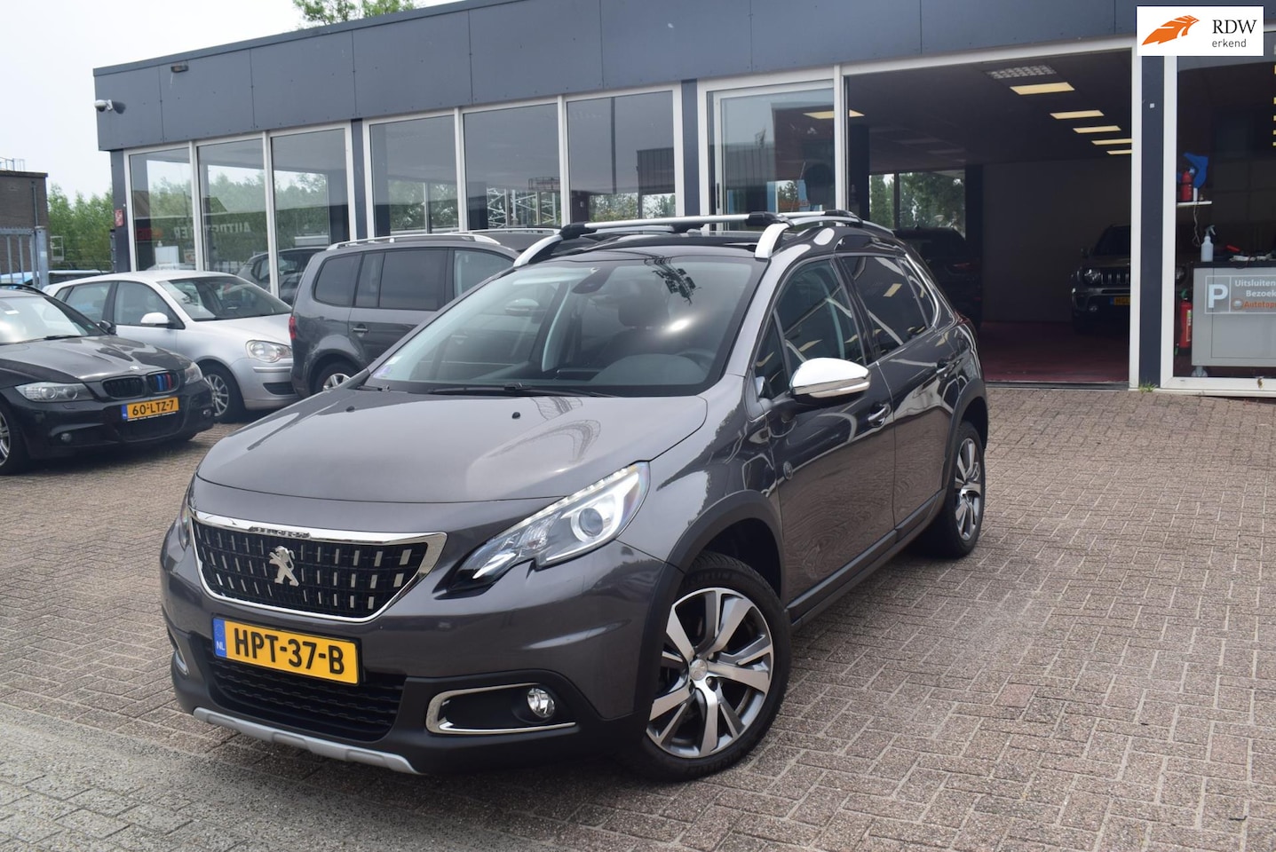 Peugeot 2008 - 1.2 PureTech Active INCL 6 MAANDEN GARANTIE|AUTOMAAT | NAVI| HALF LEDER|CLIMATE en CRUISE - AutoWereld.nl