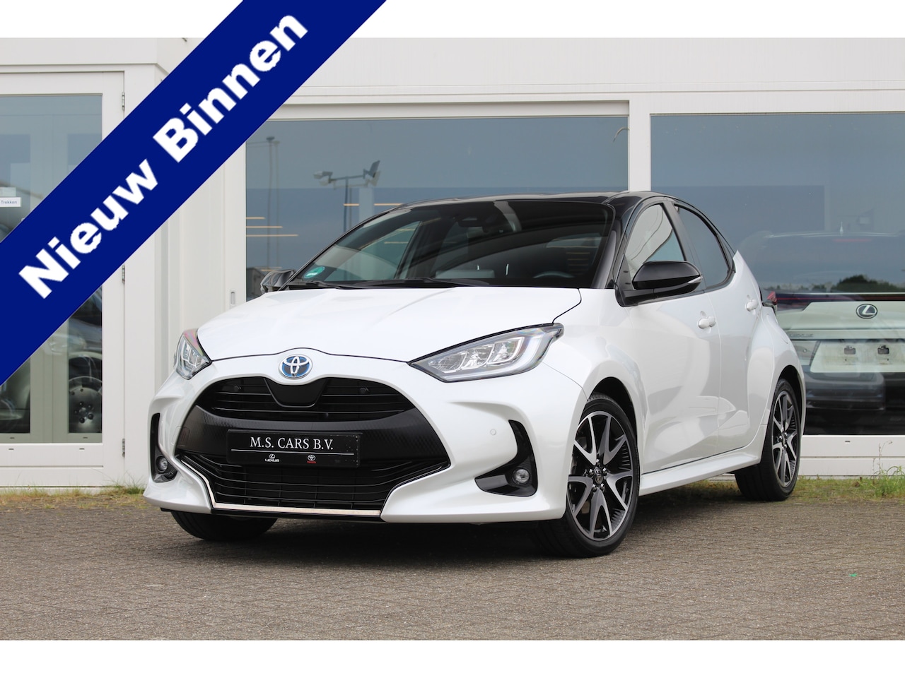 Toyota Yaris - 1.5 Hybrid Executive I Parelmoerwit I Leder I Head-up I Garantie - AutoWereld.nl