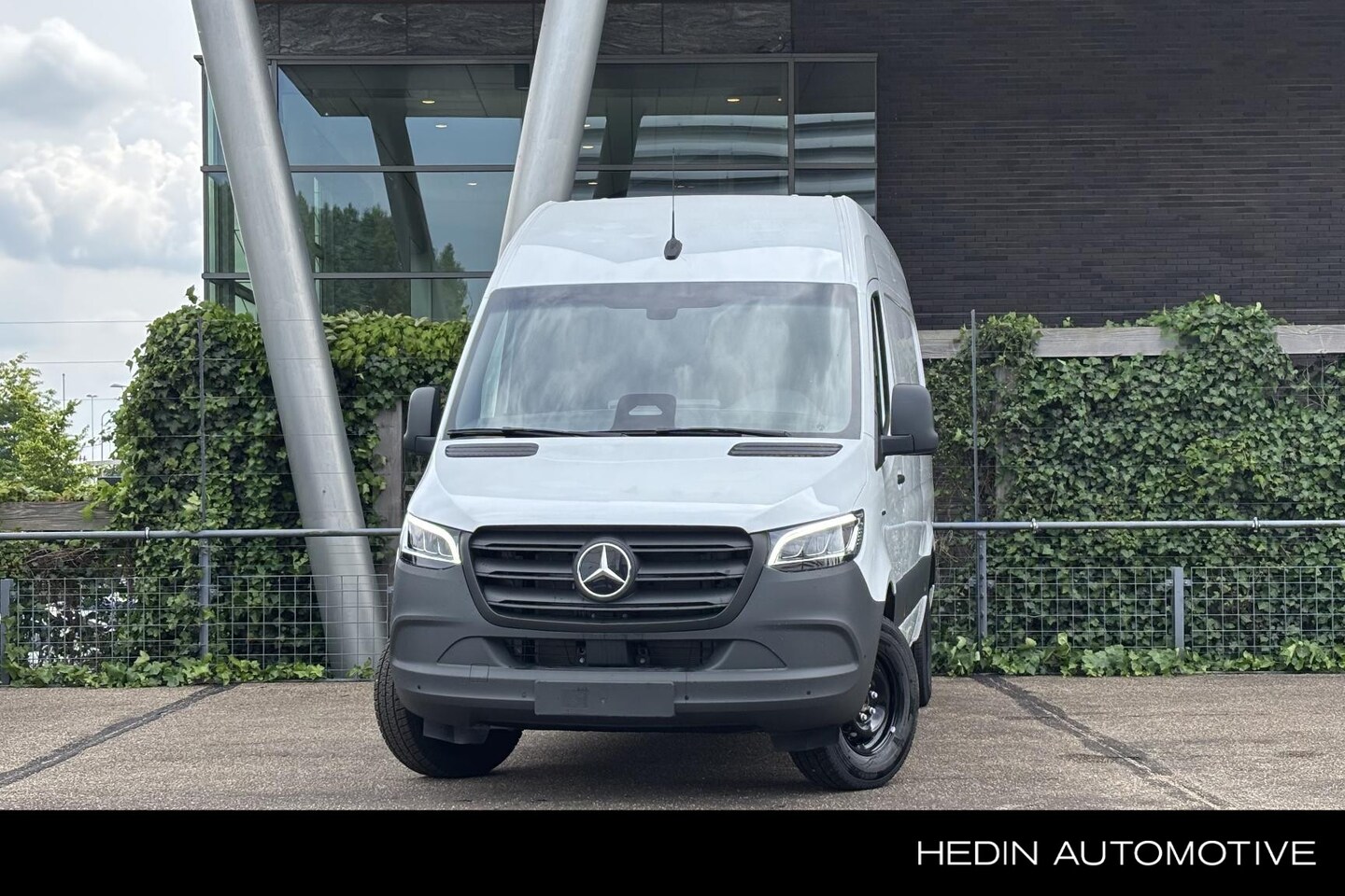 Mercedes-Benz eSprinter - 320 L2/H2 Pro 81kWh | Winterpakket | High-performance LED-koplampen | Trekhaak | Smartphon - AutoWereld.nl