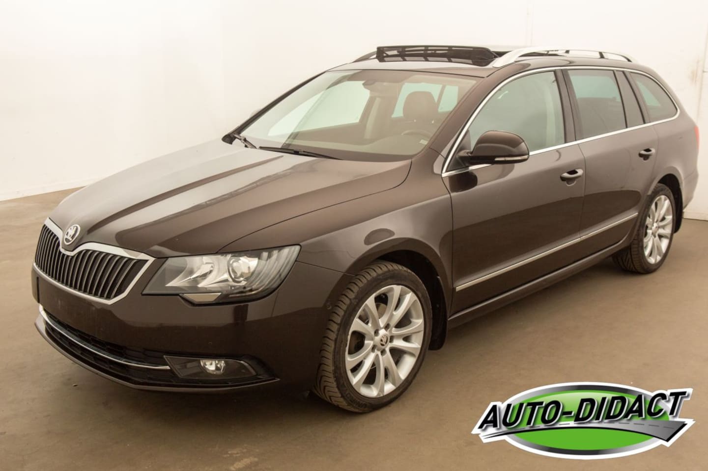 Skoda Superb - 1.6 TDI Automaat - AutoWereld.nl