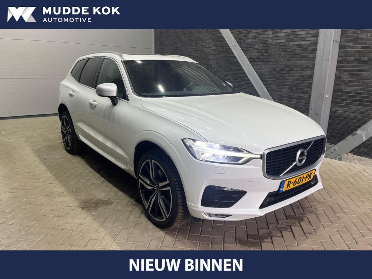 Volvo XC60 - D5 AWD R-Design | Luchtvering | Bowers&Wilkins | Massage+Ventilatie | ACC | Head-Up | Trek - AutoWereld.nl