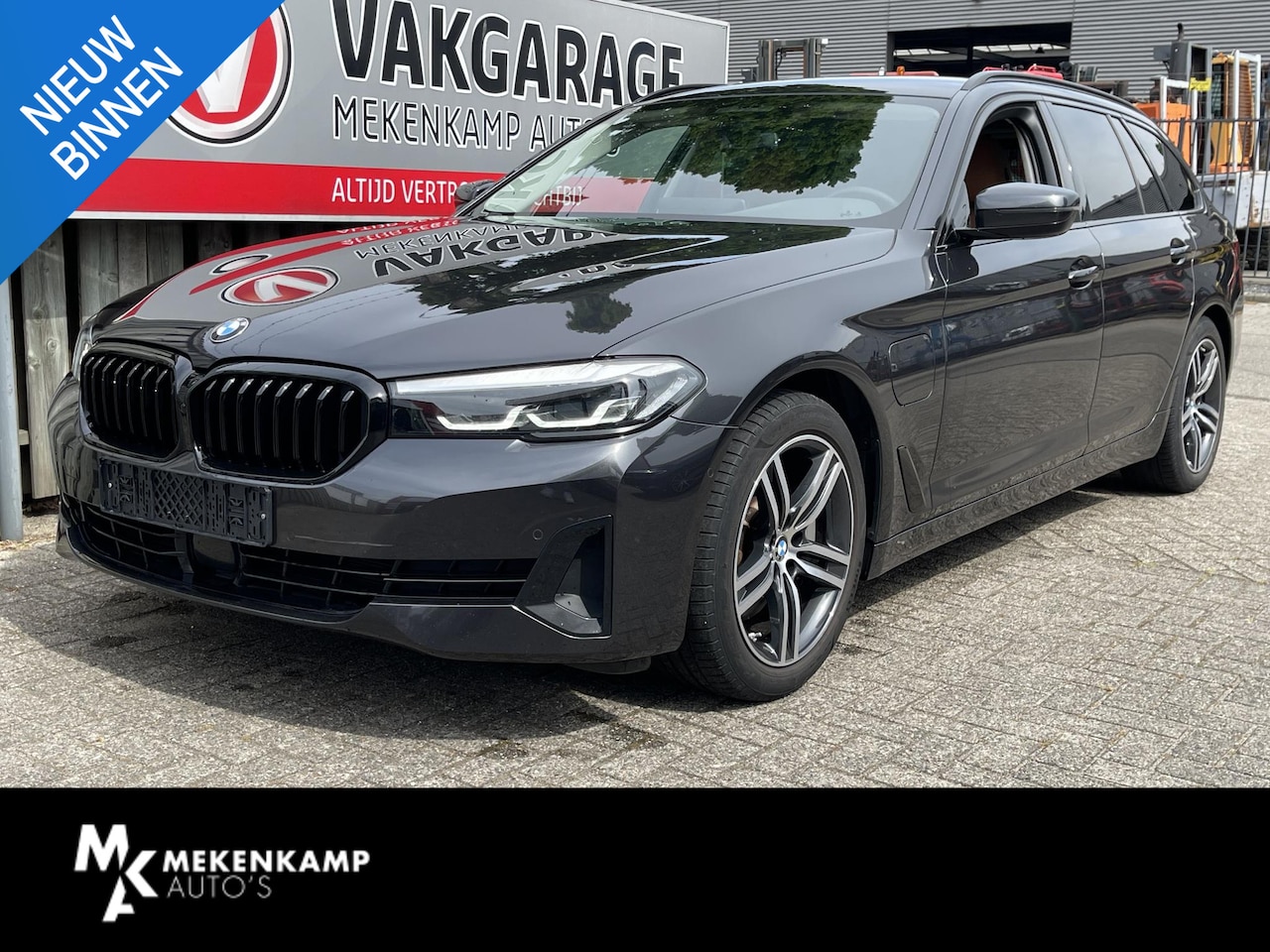 BMW 5-serie Touring - 530e Executive 18"/Leder/Dodehoek/Adaptieve cruise/Camera/Stoel + stuurverwarming/Apple Ca - AutoWereld.nl