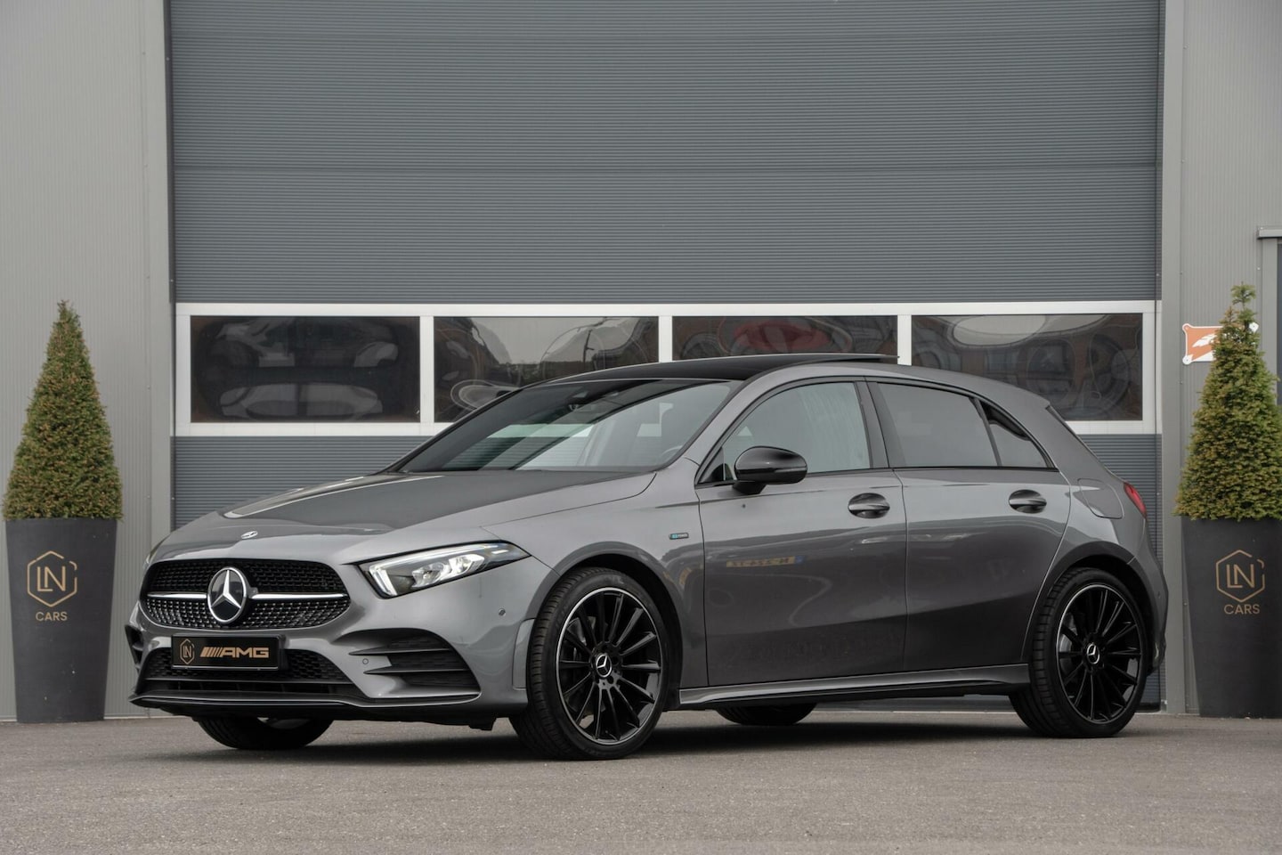 Mercedes-Benz A-klasse - 250 e AMG | DAB | Pano | Sfeerverlichting - AutoWereld.nl