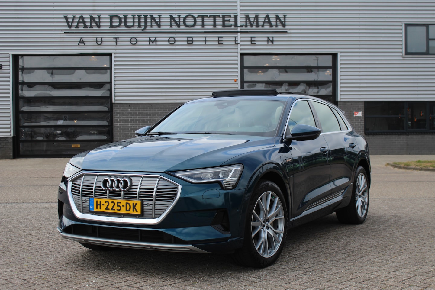 Audi e-tron - 55 Quattro Advanced 95 kWh / B&O / Panoramadak / N.A.P. - AutoWereld.nl