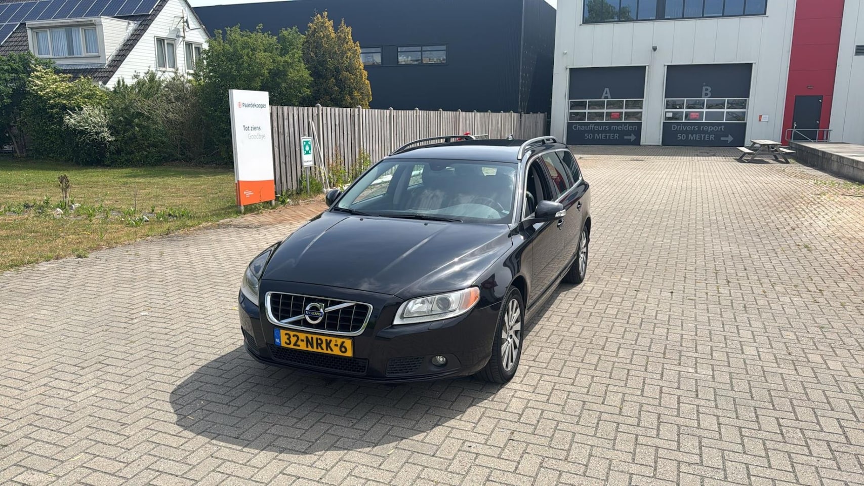 Volvo V70 - 2.4D Kinetic Automaat Leer Navi Bomvol Zwart 2010 - AutoWereld.nl