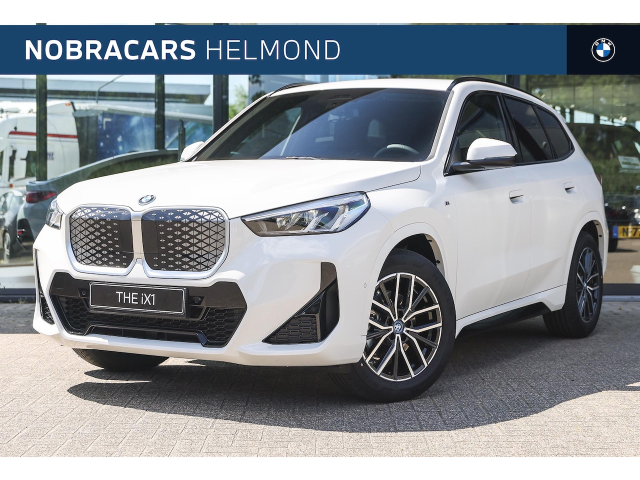 BMW iX1 - eDrive20 M Sport / Sportstoelen / Achteruitrijcamera / M Adaptief onderstel / Parking Assi - AutoWereld.nl