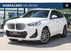 BMW iX1 - eDrive20 M Sport / Sportstoelen / Achteruitrijcamera / M Adaptief onderstel / Parking Assi