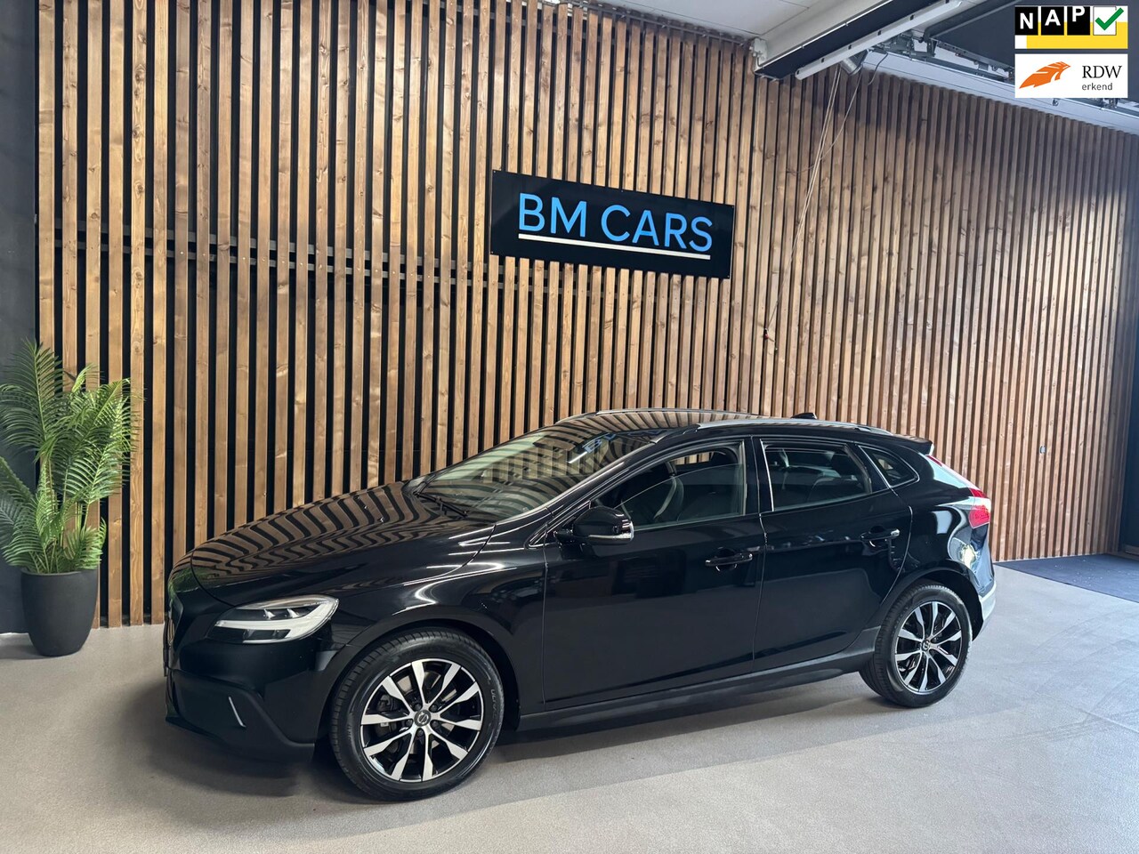 Volvo V40 Cross Country - 1.5 T3 Dynamic Edition AUTOMAAT, TREKHAAK,LED-XENON - AutoWereld.nl
