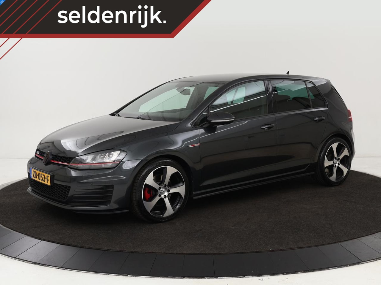 Volkswagen Golf - 2.0 TSI GTI | Automaat | Stoelverwarming | Navigatie | Xenon | Climate control | Sportstoe - AutoWereld.nl