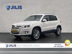 Volkswagen Tiguan - 1.4 TSI Track&Field 4Motion | Bi-Xenonlampen | Verwarmde stoelen | Trekhaak | Parkeersenso