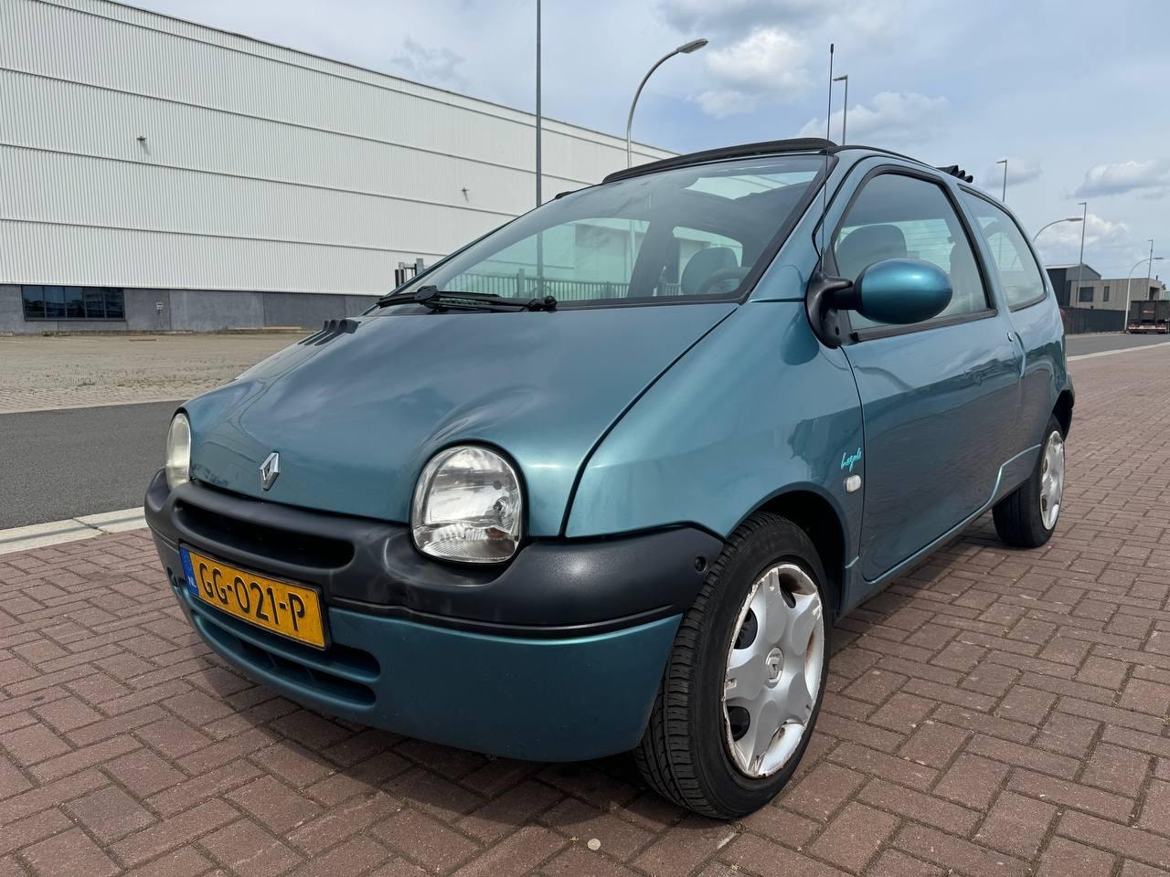 Renault Twingo - 1.2 Lazuli /St.bkr/Halve cabrio/C.V/Nieuwe APK - AutoWereld.nl