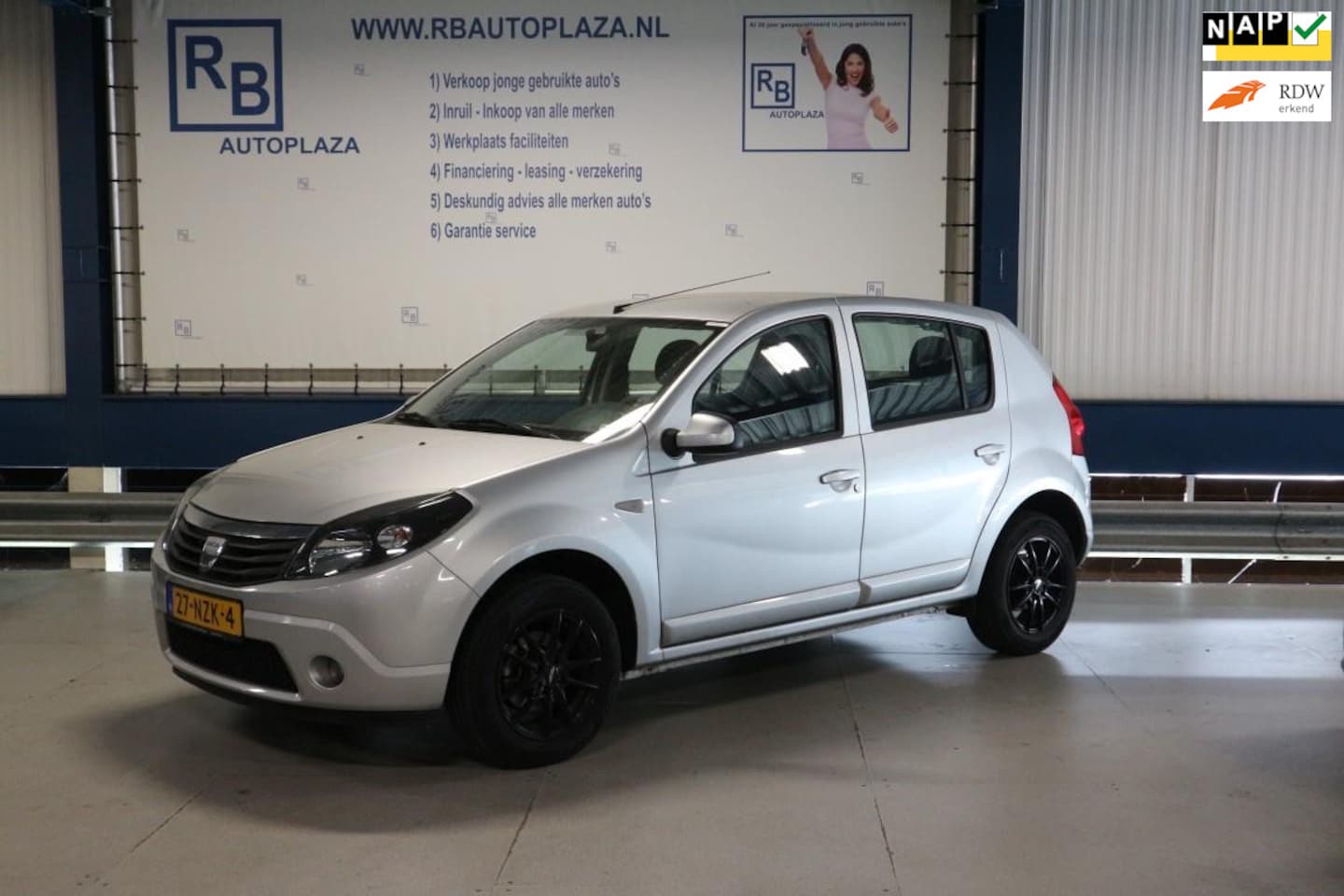 Dacia Sandero - 1.2 Blackline / AIRCO / NAP / LEUKE AUTO ! - AutoWereld.nl