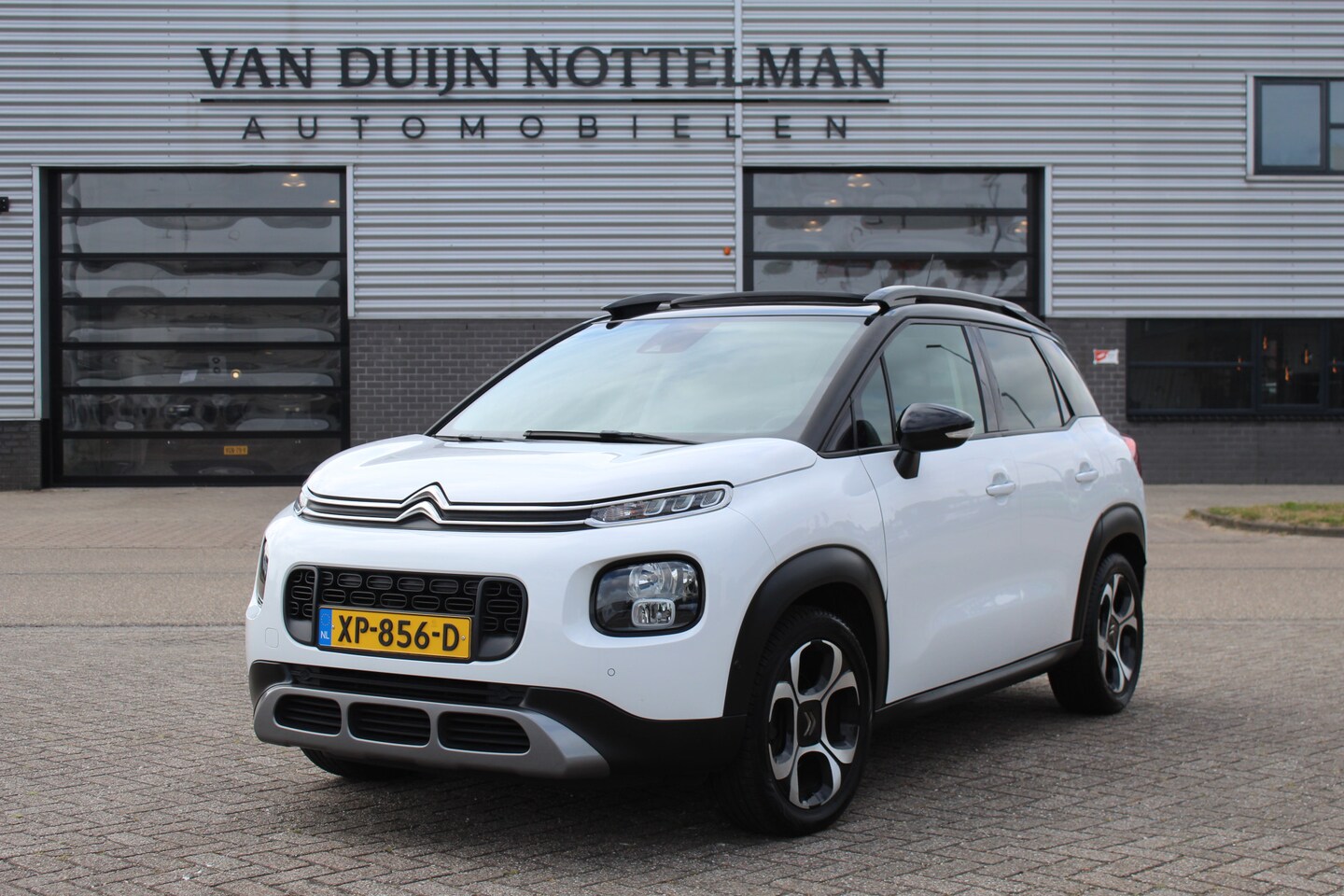 Citroën C3 Aircross - 1.2 PureTech S&S Shine / Carplay / Panoramadak / Keyless - AutoWereld.nl