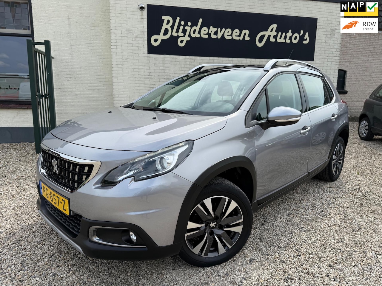 Peugeot 2008 - 1.2 PureTech Allure 110PK | VOL Automaat | Navi | Leer | PanoDak | Trekhaak | Org. NL - AutoWereld.nl