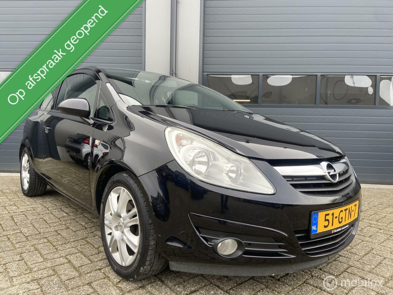 Opel Corsa - 1.4-16V Executive UItvoering / Glazen Schuifdak - AutoWereld.nl