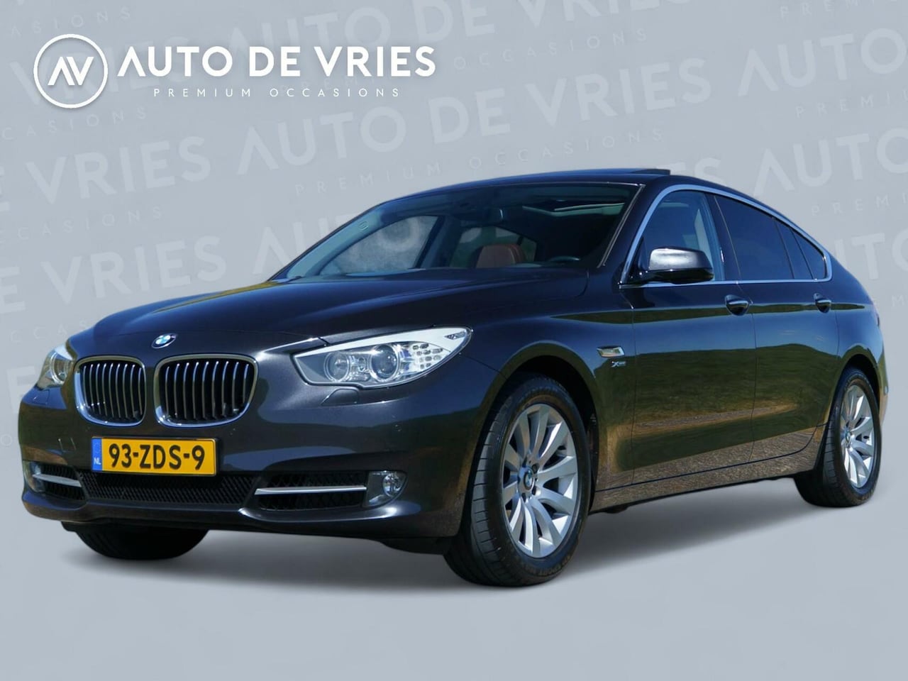 BMW 5-serie Gran Turismo - 535xi 306pk High Executive | Bruin leder | Panoramadak | Trekhaak - AutoWereld.nl