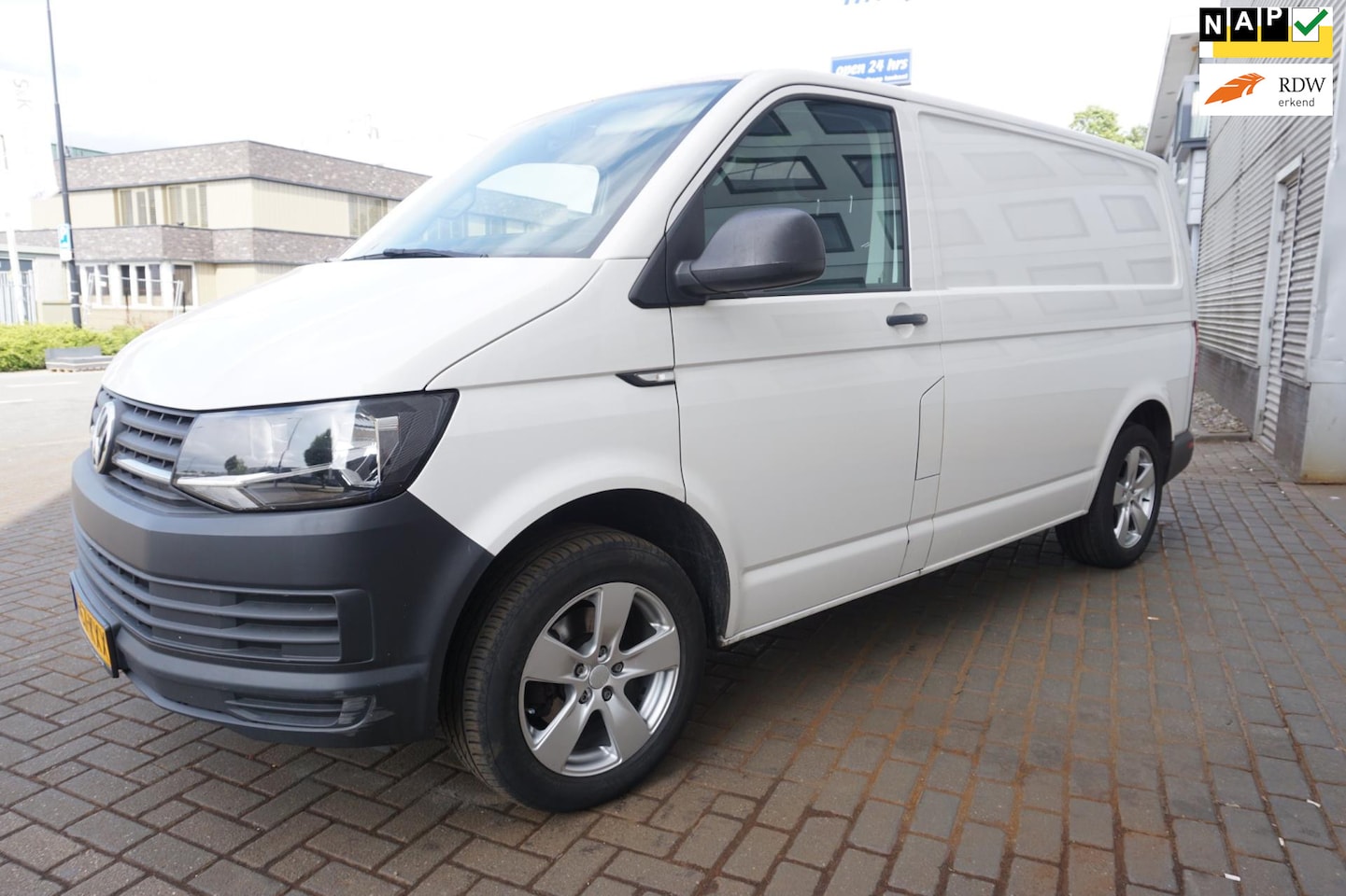 Volkswagen Transporter - 2.0 TDI L1H1 / AIRCO / DEALER ONDERHOUDEN - AutoWereld.nl
