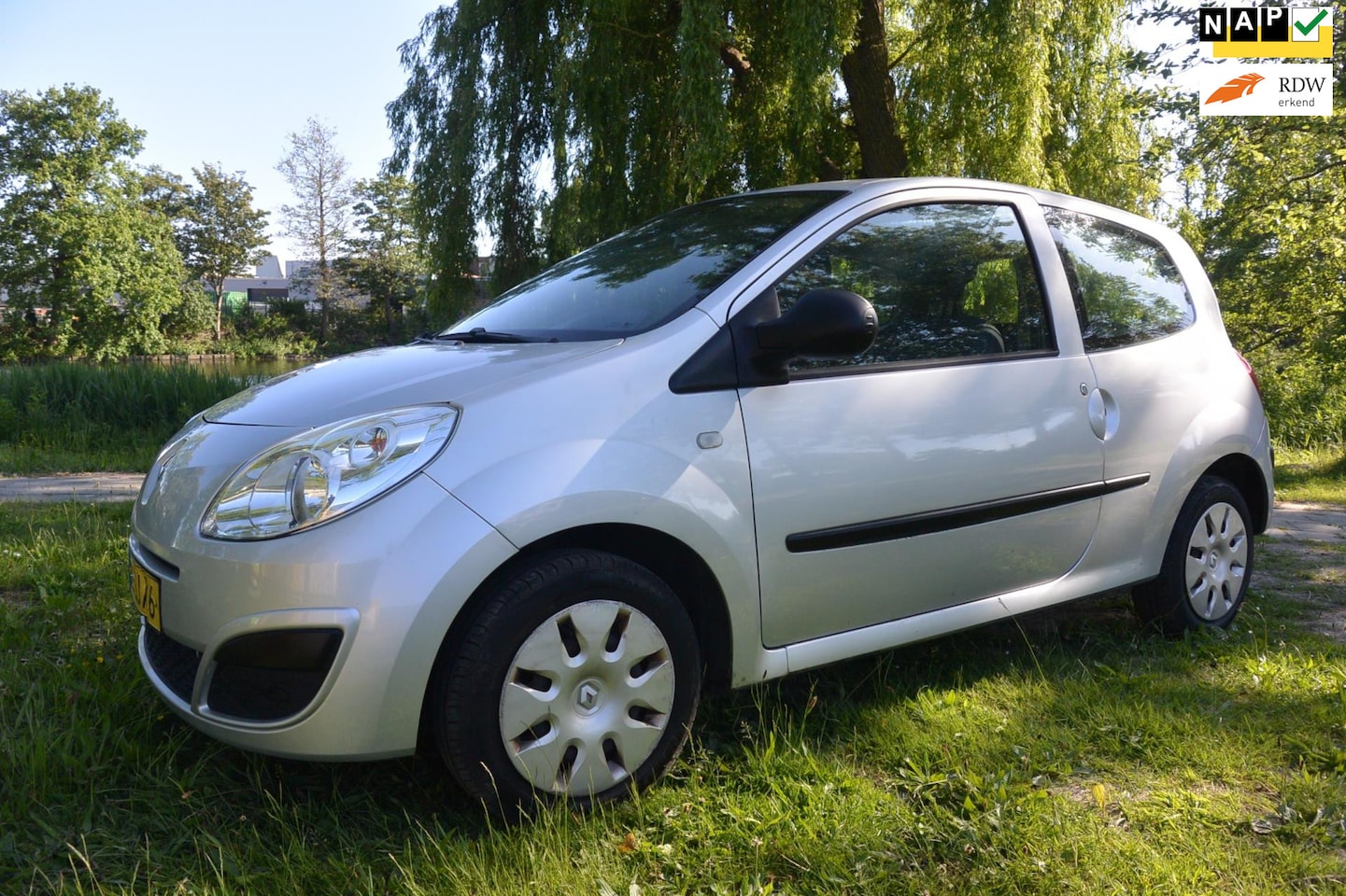 Renault Twingo - 1.2 Authentique*airco*trekhaak*als nieuw - AutoWereld.nl