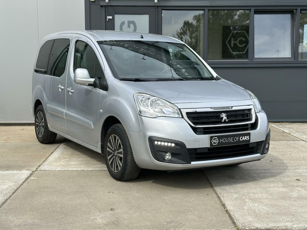 Peugeot Partner Tepee - 1.2 VTI Active Airco Cruise LED PDC - AutoWereld.nl