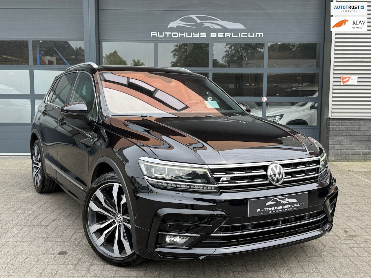 Volkswagen Tiguan - 2.0 TSI 4Motion Highline Business R|Vol optie|Pano|Virtual|360 Camera|12mnd garantie - AutoWereld.nl