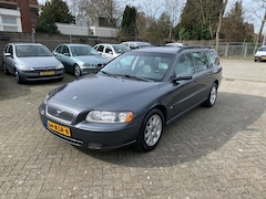 Volvo V70 - 2.4 //Automaat //Airco //Trekhaak // Youngtimer