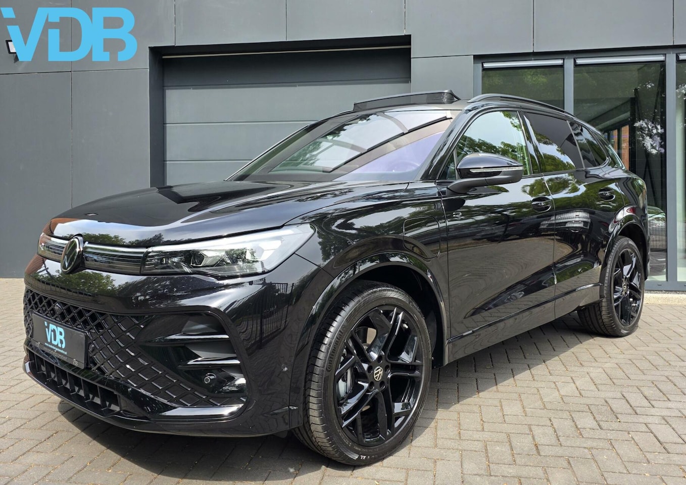 Volkswagen Tiguan - 1.5 eHybrid R-Line 272PK BLACK STYLE VOL!! - AutoWereld.nl