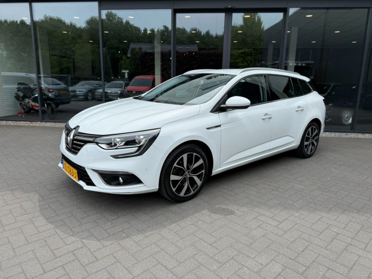 Renault Mégane - 1.3 TCe Bose 1.3 TCE BOSE,Half Leer,Groot Navi,Keyless,BLIS,Lane Ass,ParkPilot,Cruise - AutoWereld.nl