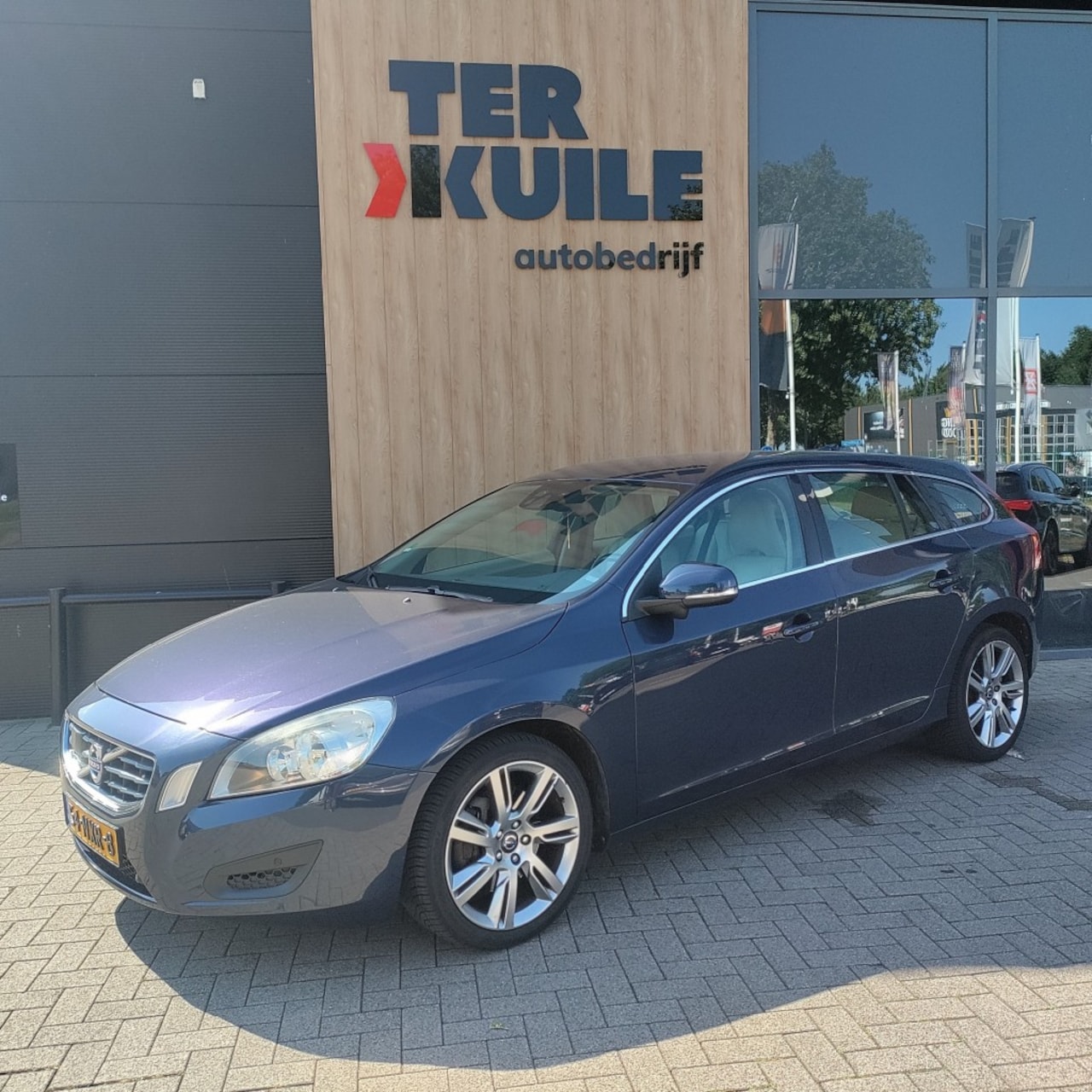 Volvo V60 - 2.0T 200PK MOMENTUM 2011 Lederen interieur - AutoWereld.nl