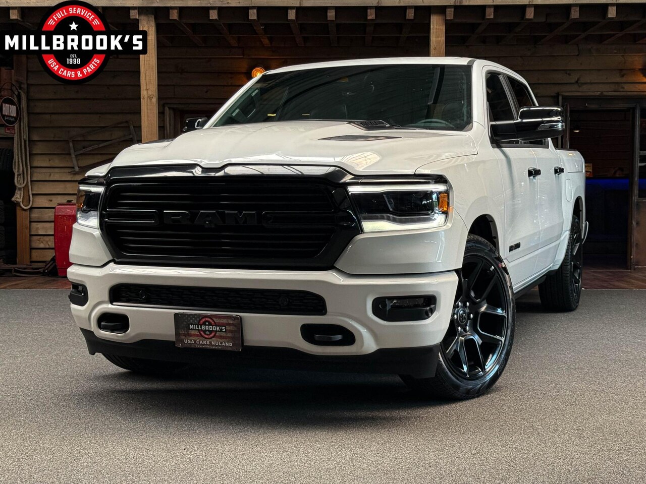 Dodge Ram 1500 - 5.7 V8 Laramie Night, BPM VRIJ, Rambox, Adaptieve Cruise Control, LPG, Panoramadak, 12'' s - AutoWereld.nl