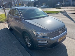 Volkswagen T-Roc - 1.0 TSI | ADAPTIVE CRUISE | NAVI | PARK SENS. V+A | STOELVERWARMING | APPLE CARPLAY + ANDR